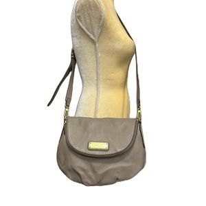 ★ Like new Marc Jacobs Iconic Medium Natasha Tan Leather Crossbody Bag